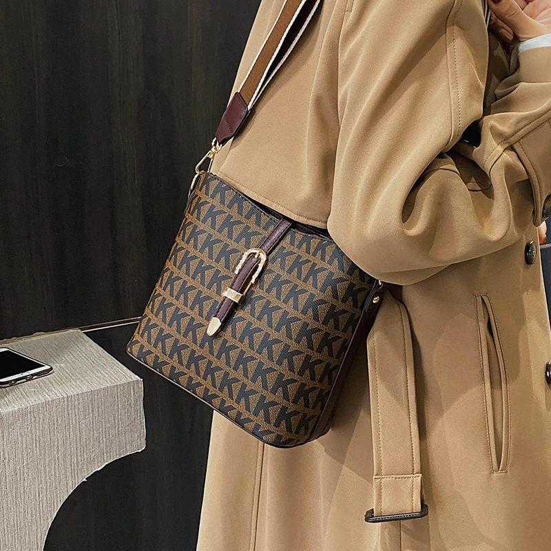 

с доставкой Retro PU Leather Crossbody Bags 2020 Women's Trending Branded Bucket Shoulder Handbags and Purses Luxury Hand Bag